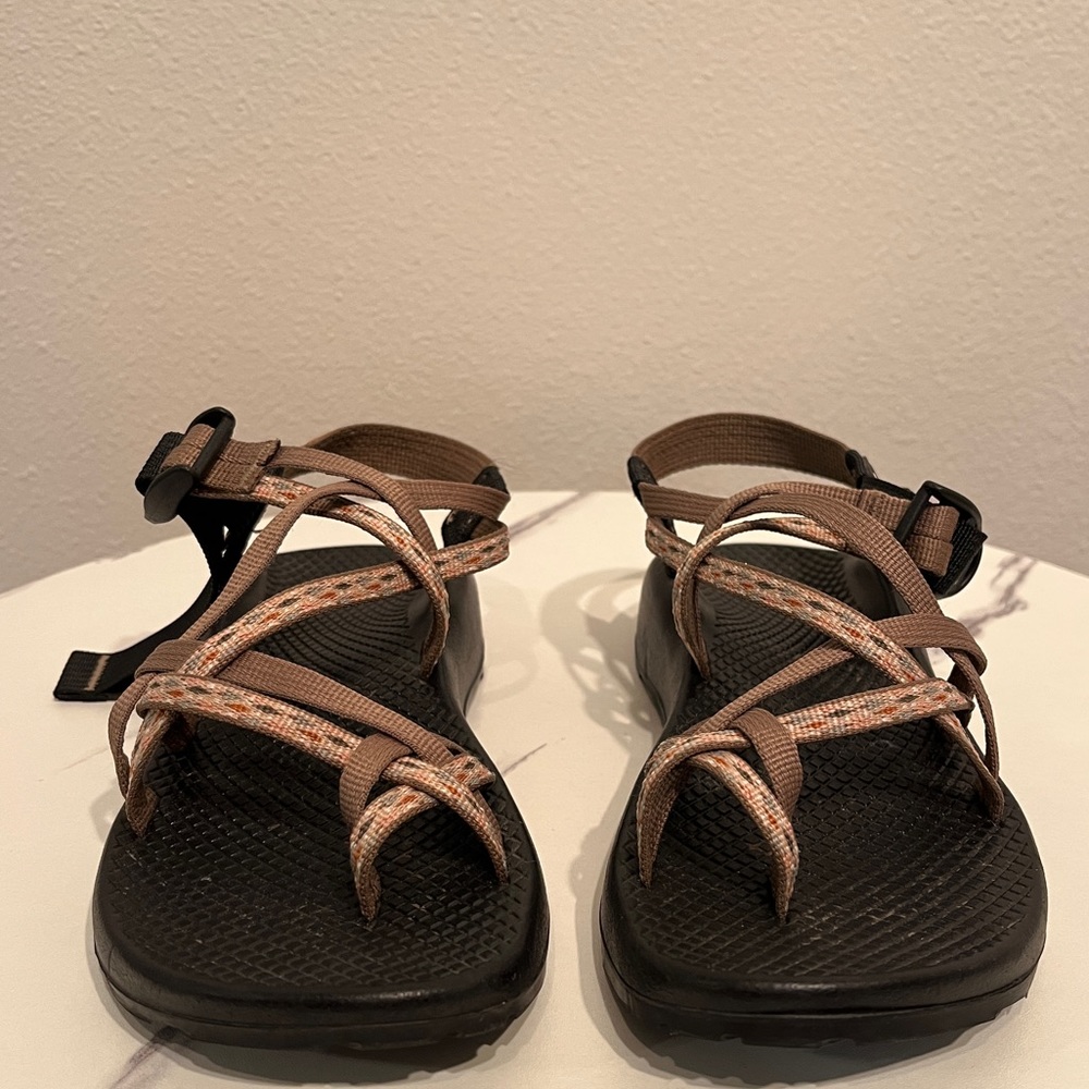 **LIKE NEW CHACOS**WOMEN'S ZX/2 CLOUD SANDAL